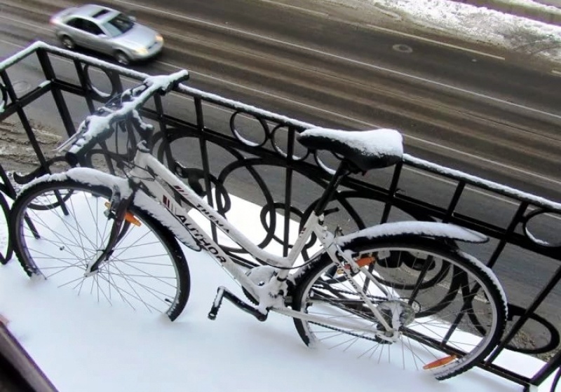 Пример неправильного хранения велосипеда