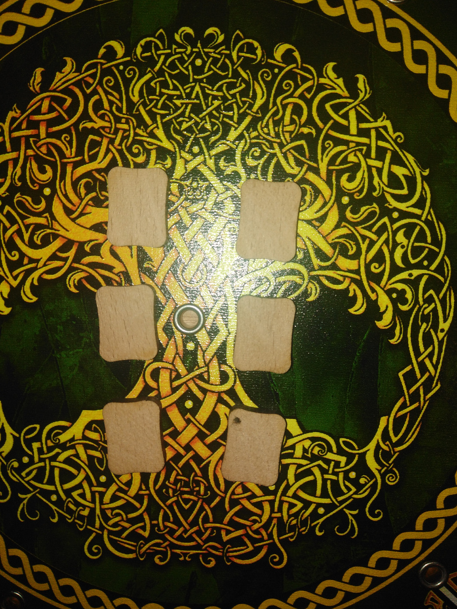 Фото 1. Загадайте один из вариантов в трех рядах. Фото канала Таро Портал.