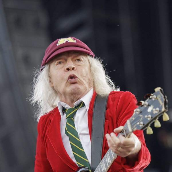     Сегодня 70 лет Ангусу Янгу