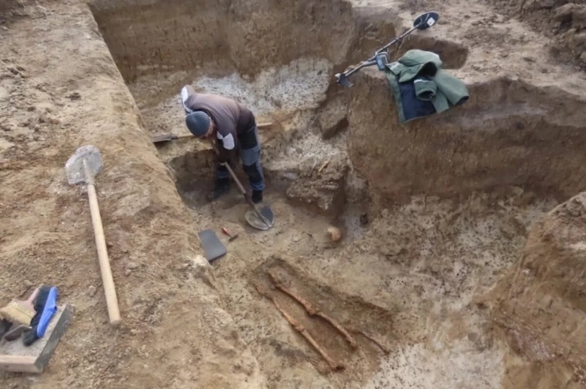    Под Ростовом найдено древнее захоронение с гробами в виде лодок