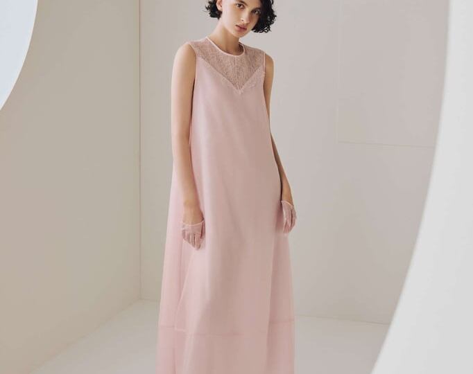 Пудровый розовый - самый популярный оттенок весны-лета 2025 года