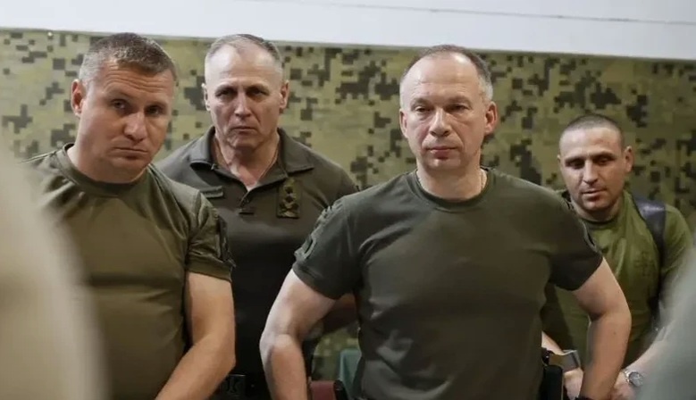 В своем расследовании NYT описывает многие моменты, связанные с конкуренцией между Сырским и Залужным.