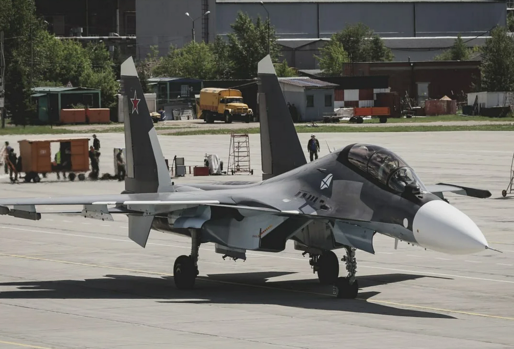 Су-30СМ2, самая последняя версия прославленного Су-30. Благодаря этому самолёту российская авиационная отрасль начала первые шаги к своему возрождению. Фото МО РФ