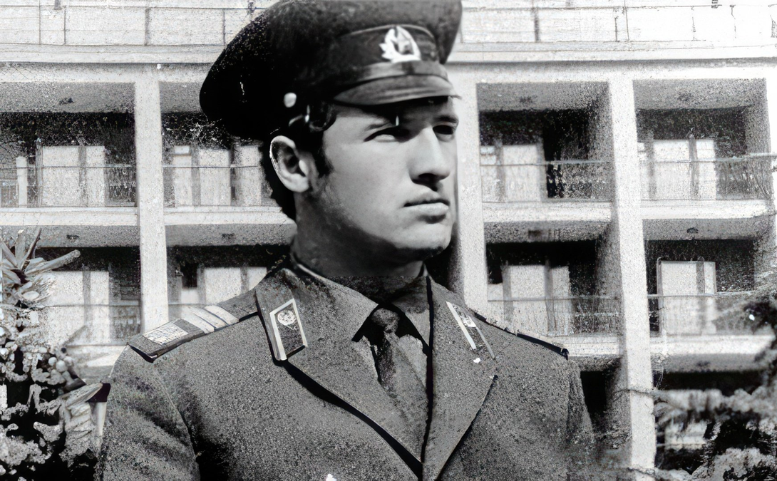 Лукашенко в годы прохождения службы в порганичных войсках КГБ СССР.