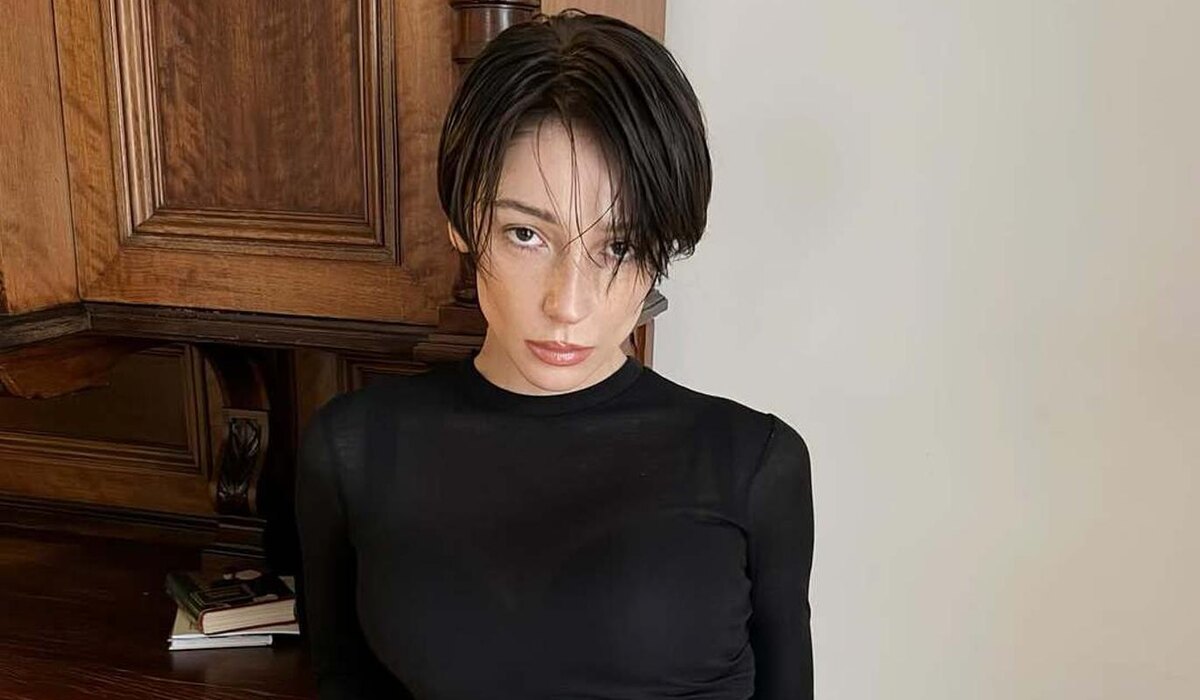     Настя Ивлеева впервые после "голой" вечеринки выехала за границу