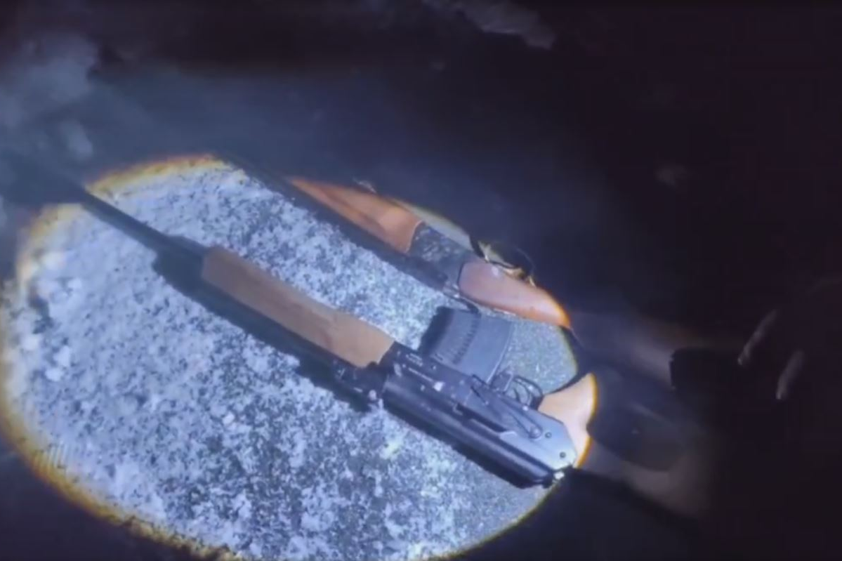    Оружие, изъятое у стрелявшего с крыши дома в Мурманске / Источник: © СК России. Кадр из видео