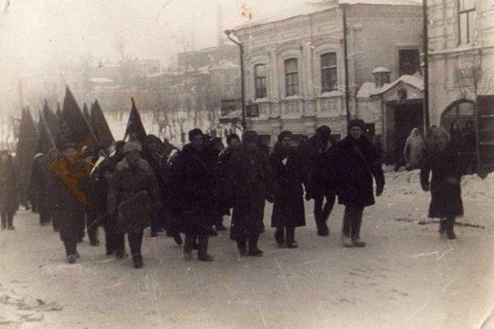 Незамедлительно после получения известия о начале войны в каждом регионе началась мобилизационная деятельность. общественное достояние