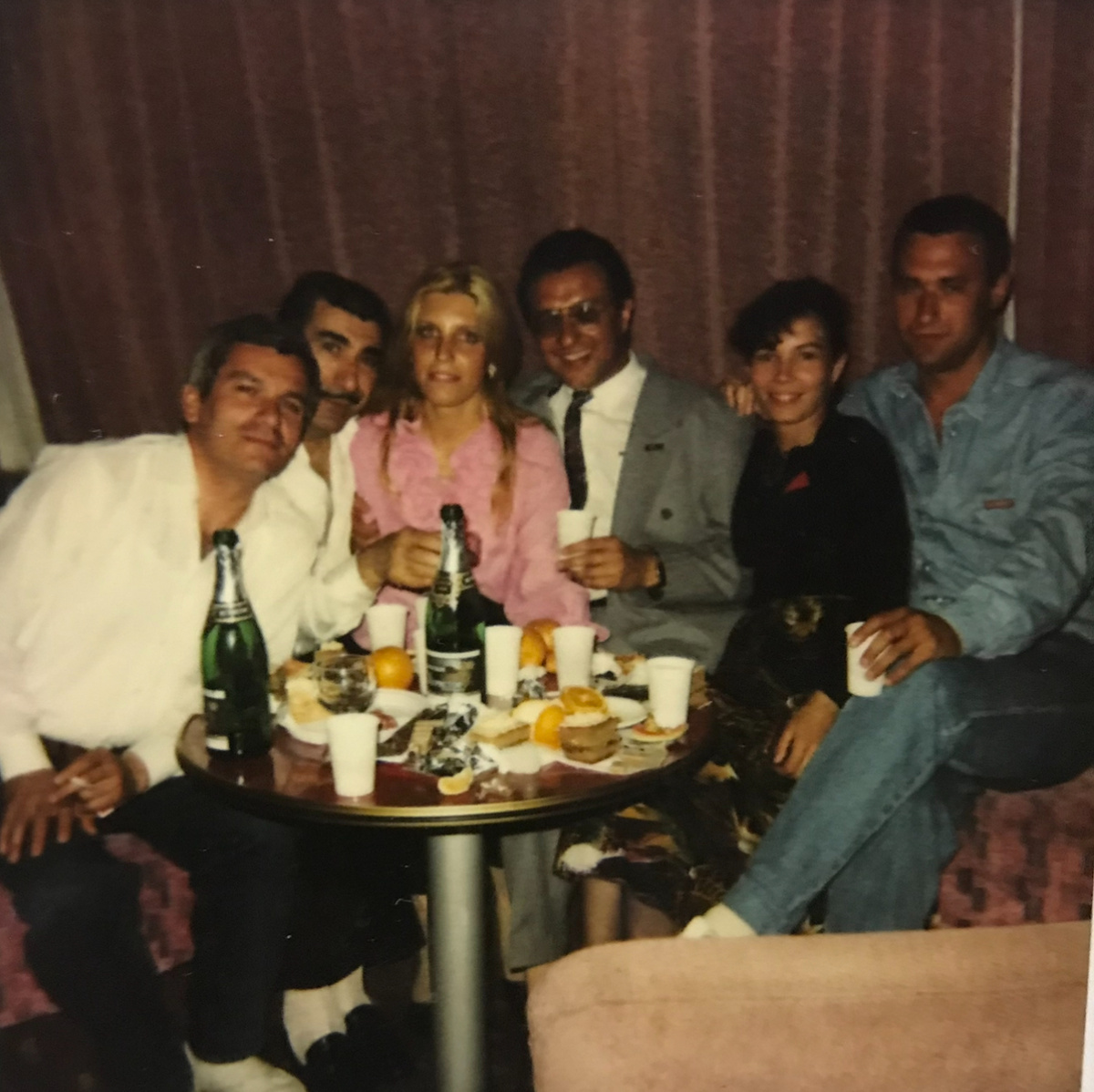 Во время путешествия. В центре Любовь и Виталий Федоренкова. Фото из семейного архива Федоренковых.