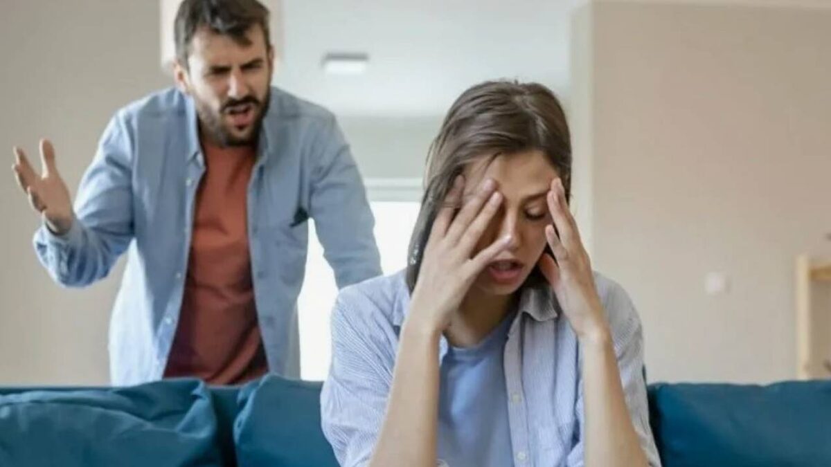 Абьюзер проявляет свое превосходство