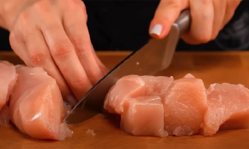 Курица в сырном кляре: быстрый рецепт особой запеканки 