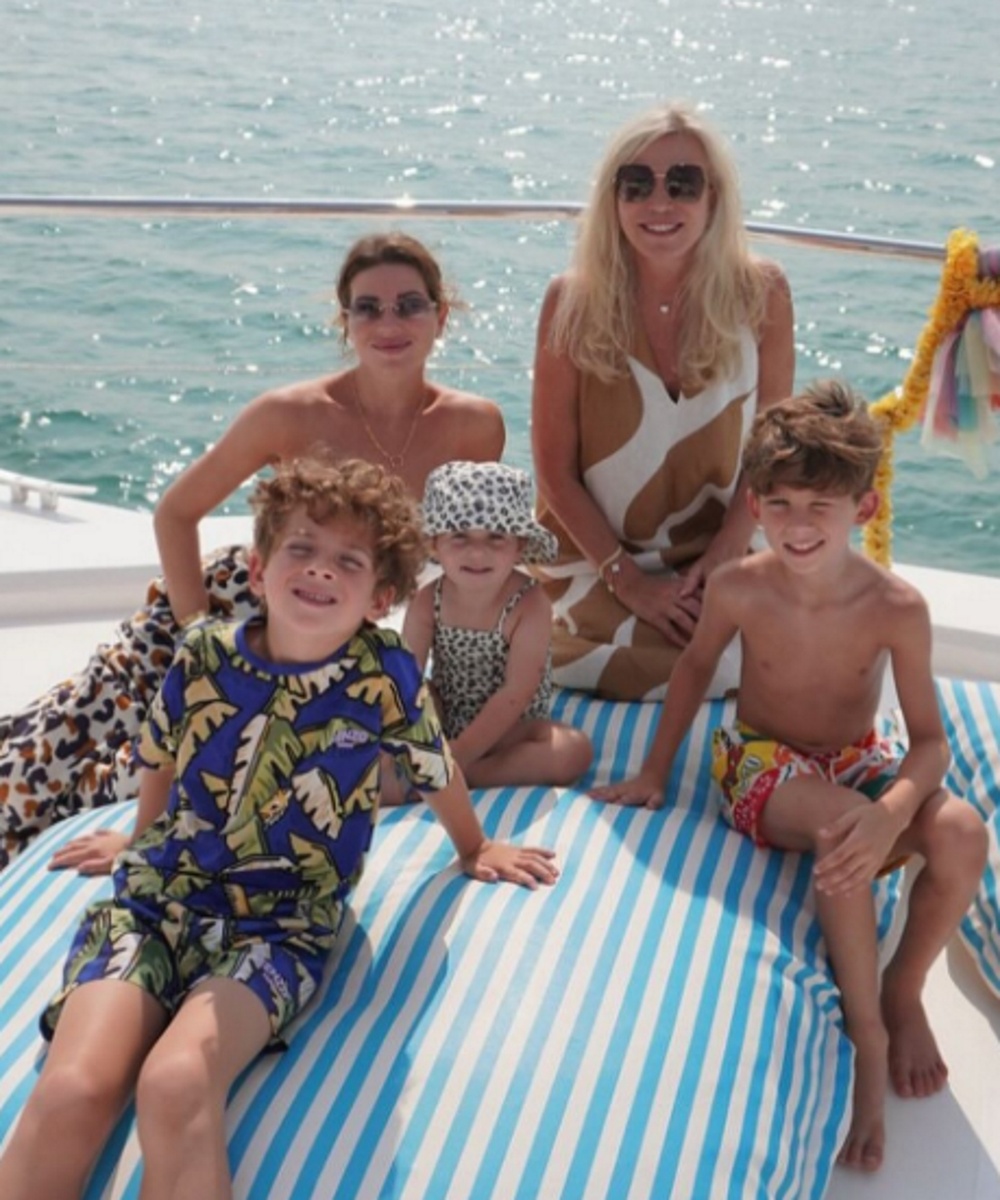 Марина Юдашкина с дочкой Галиной и внуками на Пхукете. Фото: соцсети