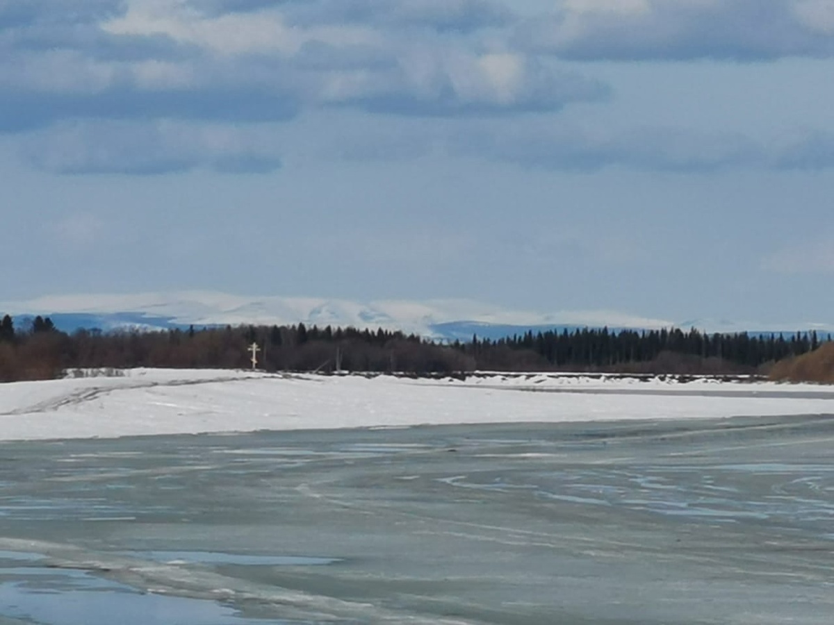    В Октябрьском районе Югры с 1 апреля закрывают зимники и ледовые переправы через Обь