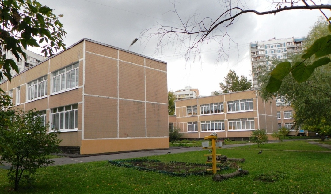 Поздняя версия садика с панельными торцами. Фото - СТА