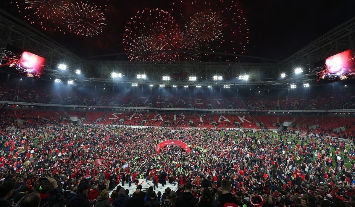     Болельшики ФК "Спартак". Источник: vk.com/sgfcsm Автор фото: SUPPORTERS GROUP NEWS | «Спартак Москва»