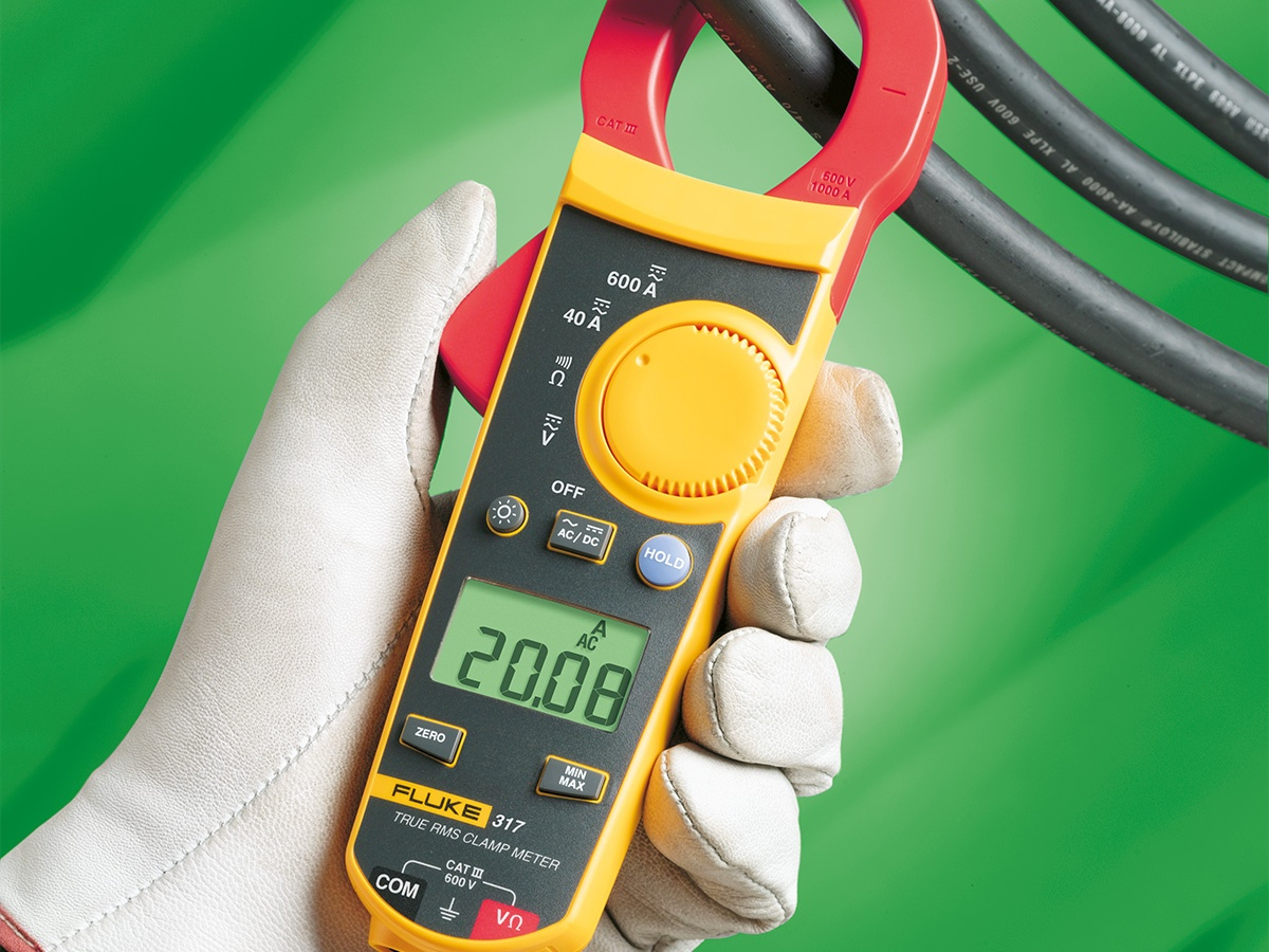 Токовые клещи — полезный прибор для всех, кто работает с электрикой