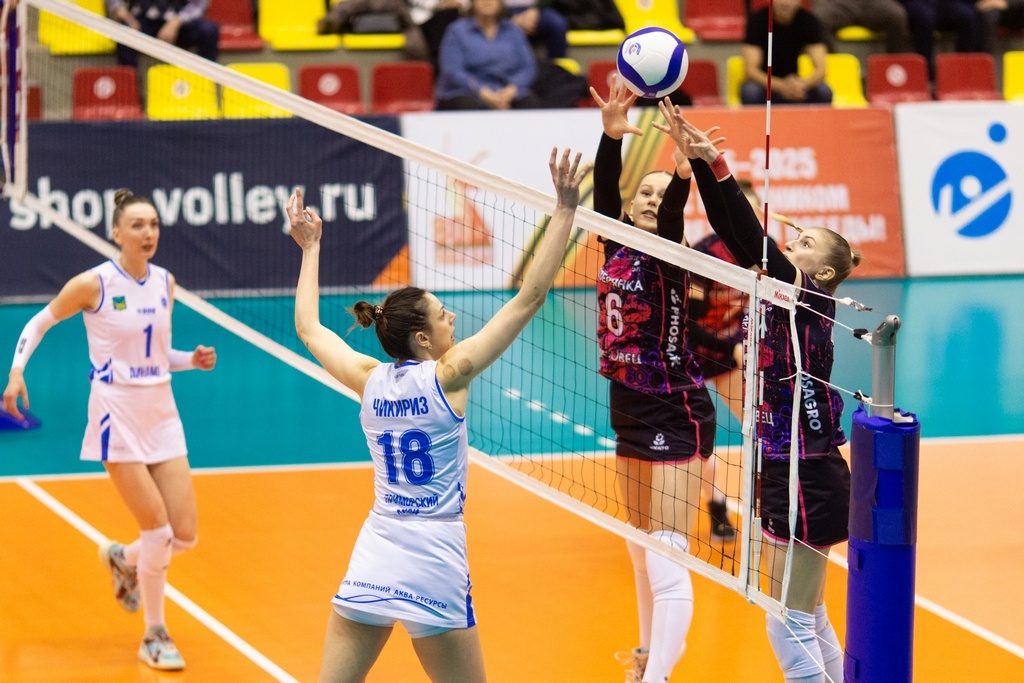    Первые игры череповчанок на своей площадке в этом году завершились 30 марта. "Северянка" дважды обыграла столичную "МВА" со счетом 3:1 и 3:0.