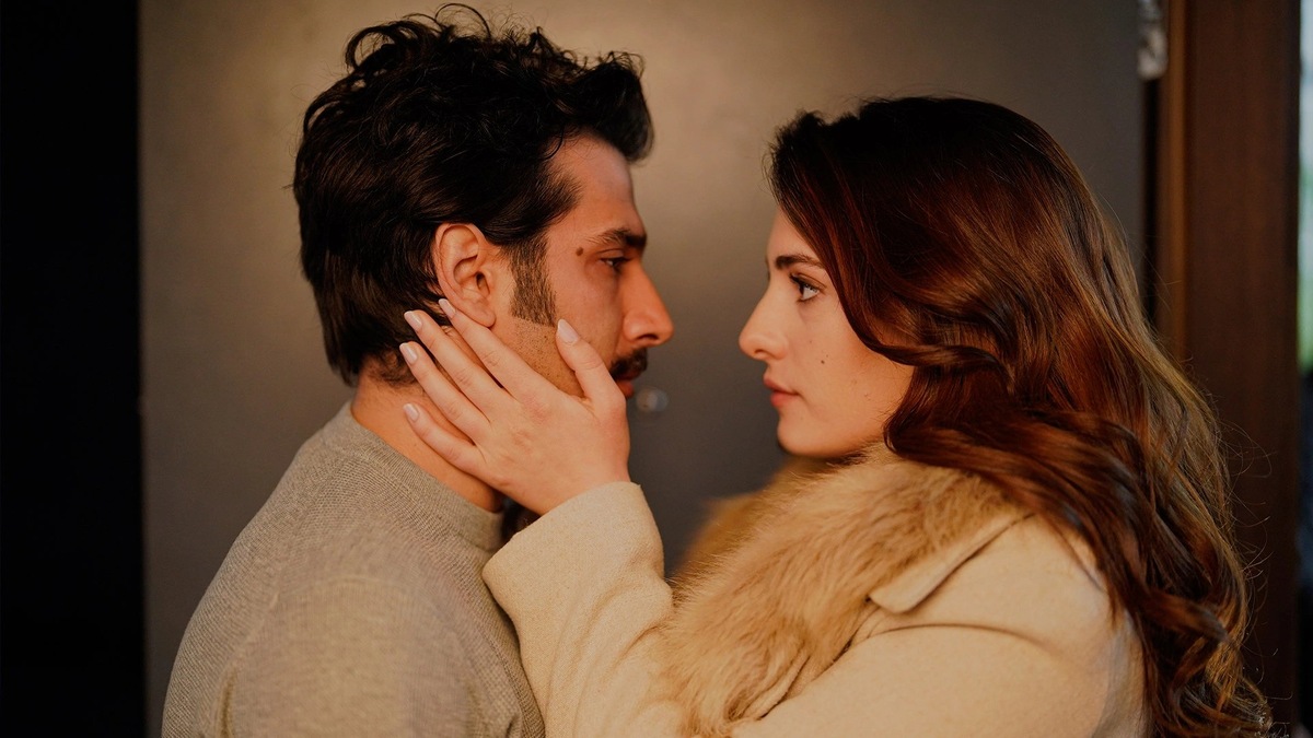 Здесь и далее в статье - кадры из сериала Спрячь меня