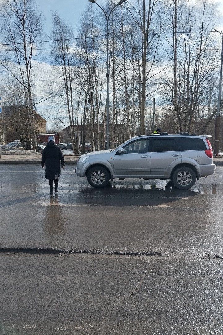    Пенсионер на внедорожнике сбил пешехода в ПетрозаводскеГАИ Петрозаводска