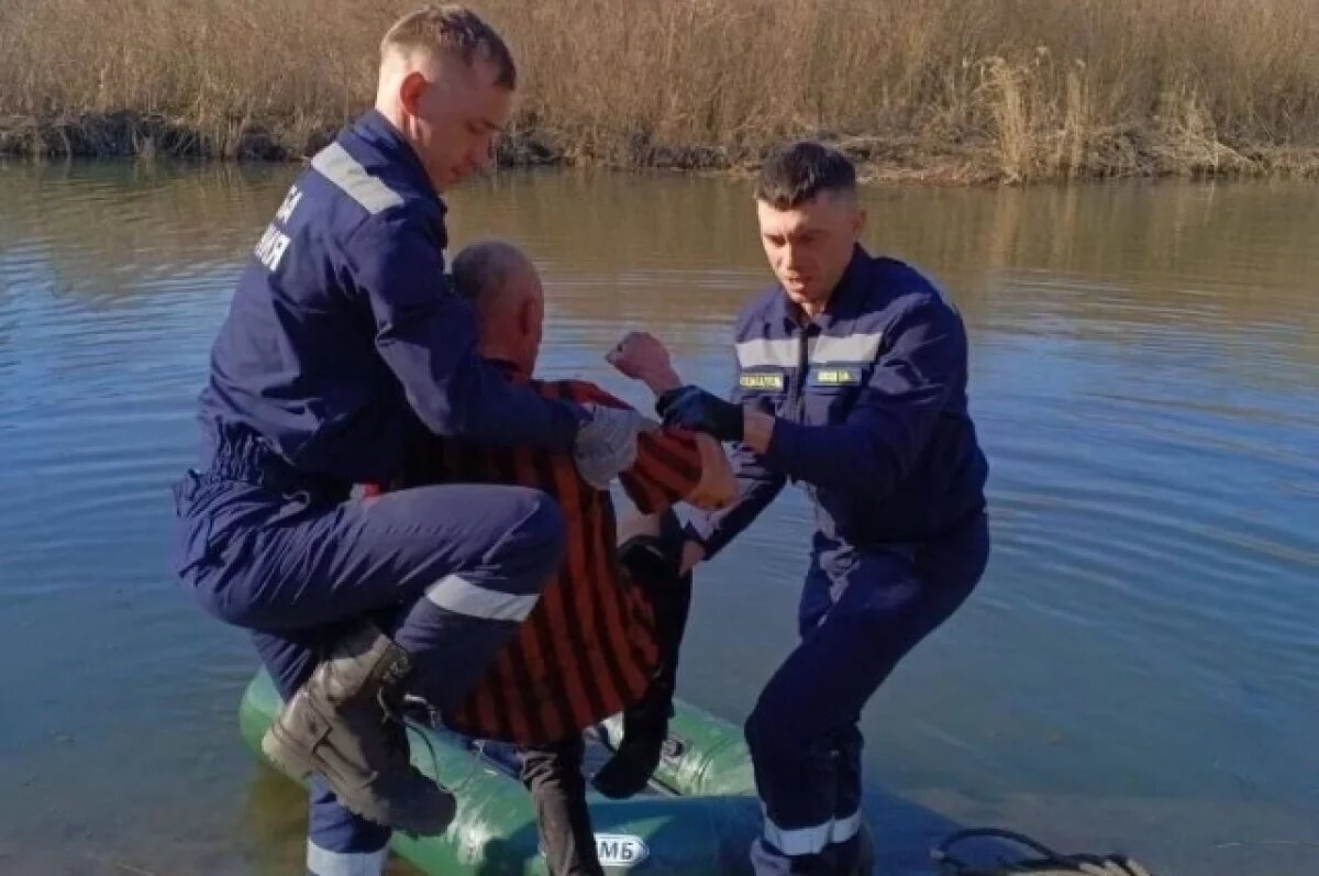    В Ульяновске спасли пьяного рыбака, упавшего из лодки в Свиягу