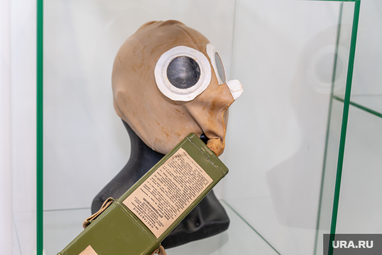 Модель противогаза, созданного Николаем Зелинским. Именно такой начали применять в годы Первой мировой войны. Фото: Руслан Яроцкий © URA.RU