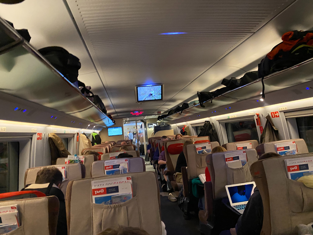 В экономе Сапсана просторно.