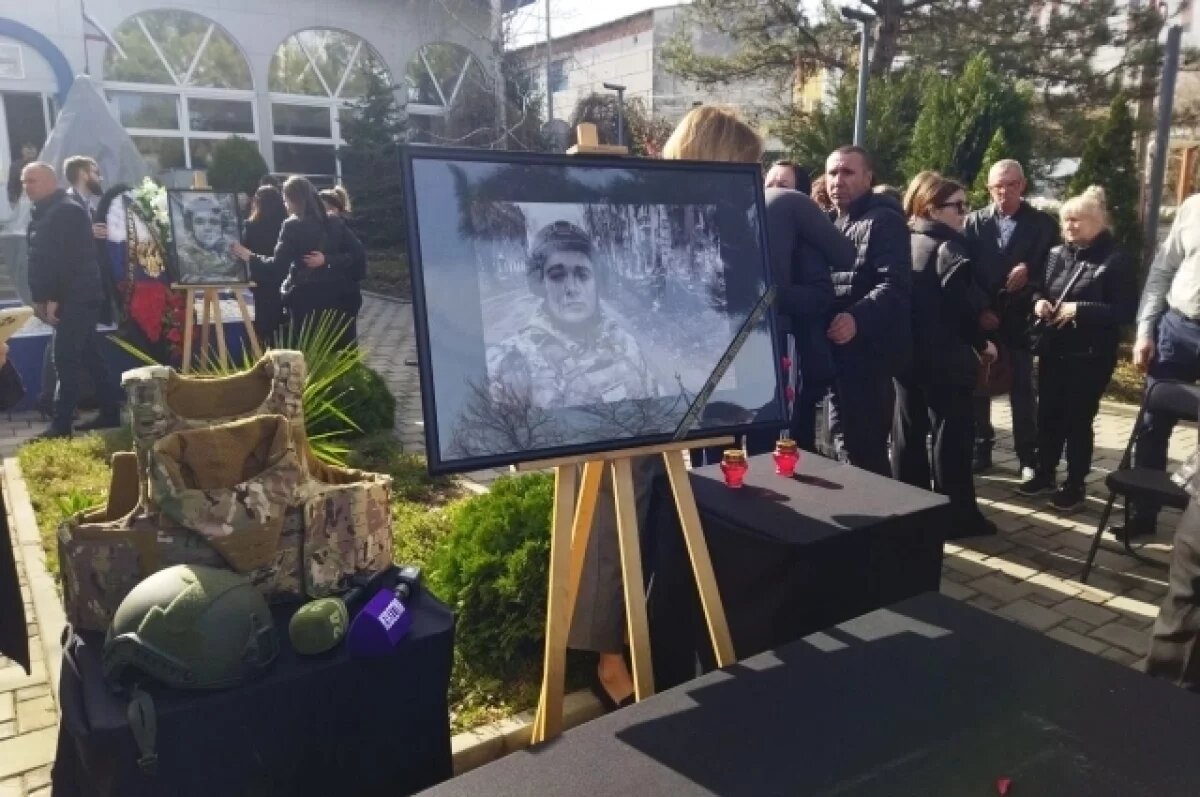    С военкором «Известий» Александром Федорчаком простились 28 марта.