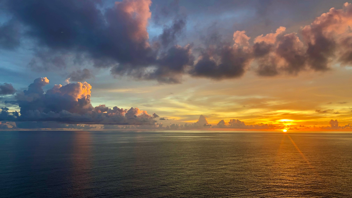 Рассвет над Южно-Китайским морем.