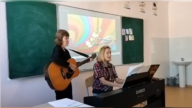 Нина Старикова и Ольга Залит. Кадр из видео, источник: https://ngs22.ru/