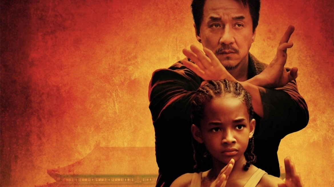 Мудрый слесарь Джеки Чан учит сына Уилла Смита основам восточных единоборств в семейном боевике «Каратэ-пацан».