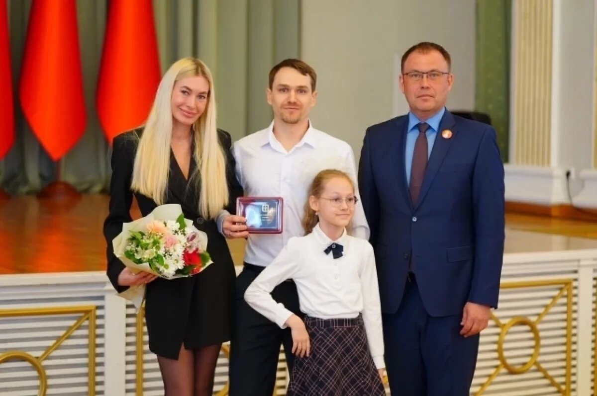    Хоккеистов ХК «Кузбасс» наградил губернатор за победу в чемпионате России