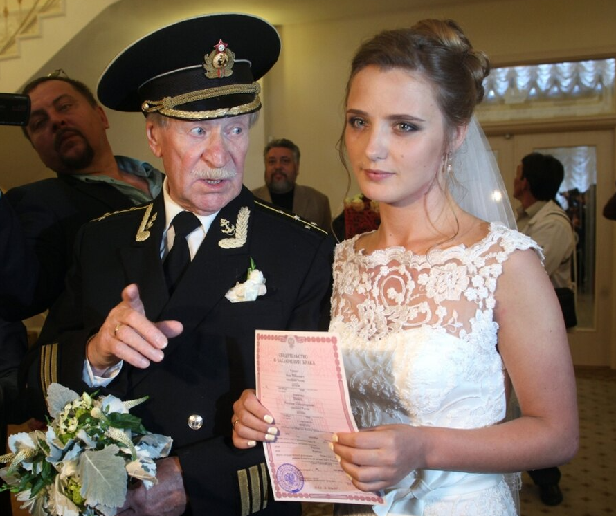 Наталья и Иван Краско. Даже у известного артиста молодая жена была так себе: неинтересная и не особо красивая / dzen.ru