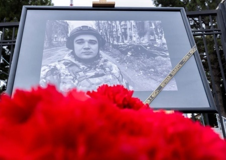    В Крыму на могилах военкора «Известий» и бойцов СВО сожгли кресты и венки