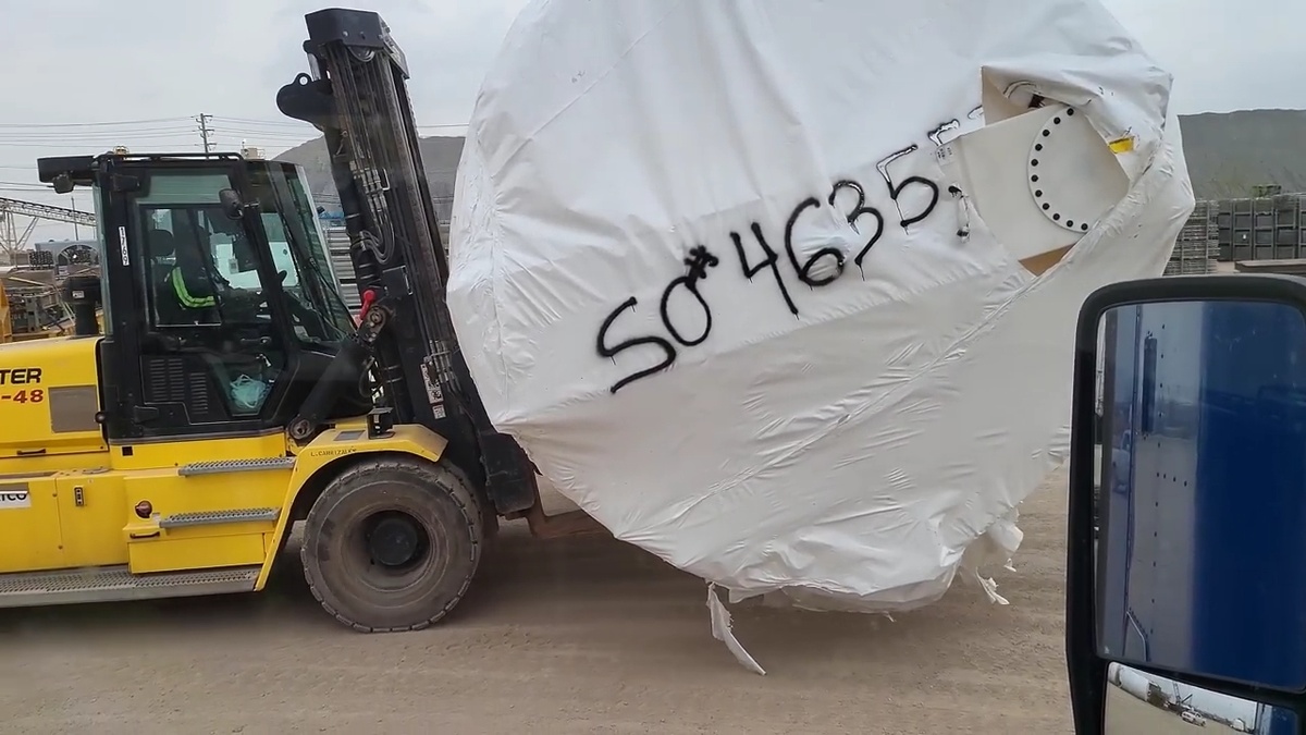 Погрузчик с бочкой