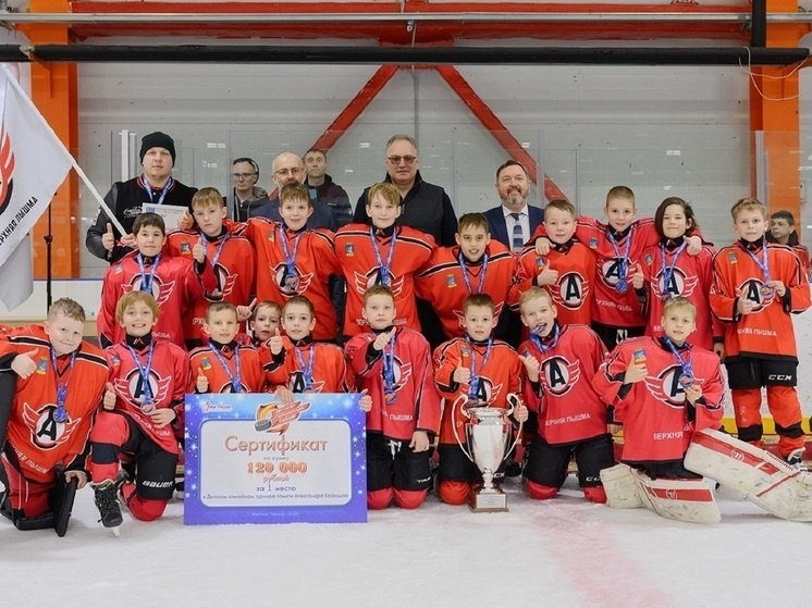     ХК "АВТО" - победители турнира / фото: пресс-служба Благотворительного фонда "Дети России"