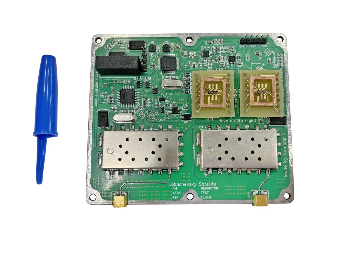    Ученые намерены установить мемристоры на платформе спутника \