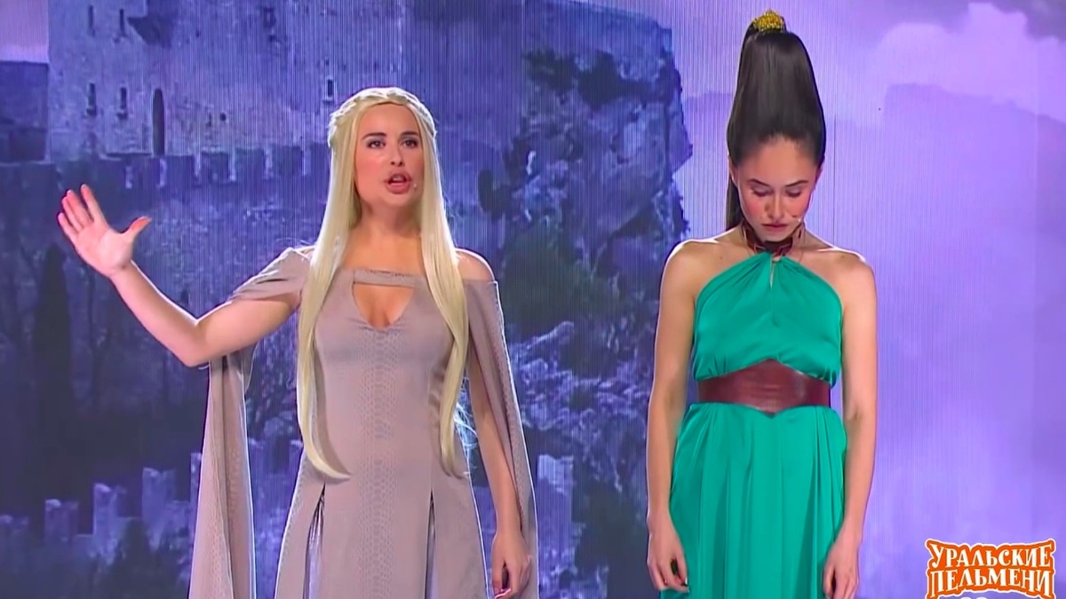 Юля Михалкова и Илана Юрьева на сцене шоу "УПИ" в середине 2010-х.