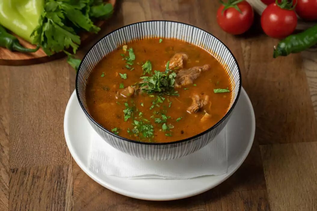  Харчо — густой, горячий, ароматный. Для души и тепла.