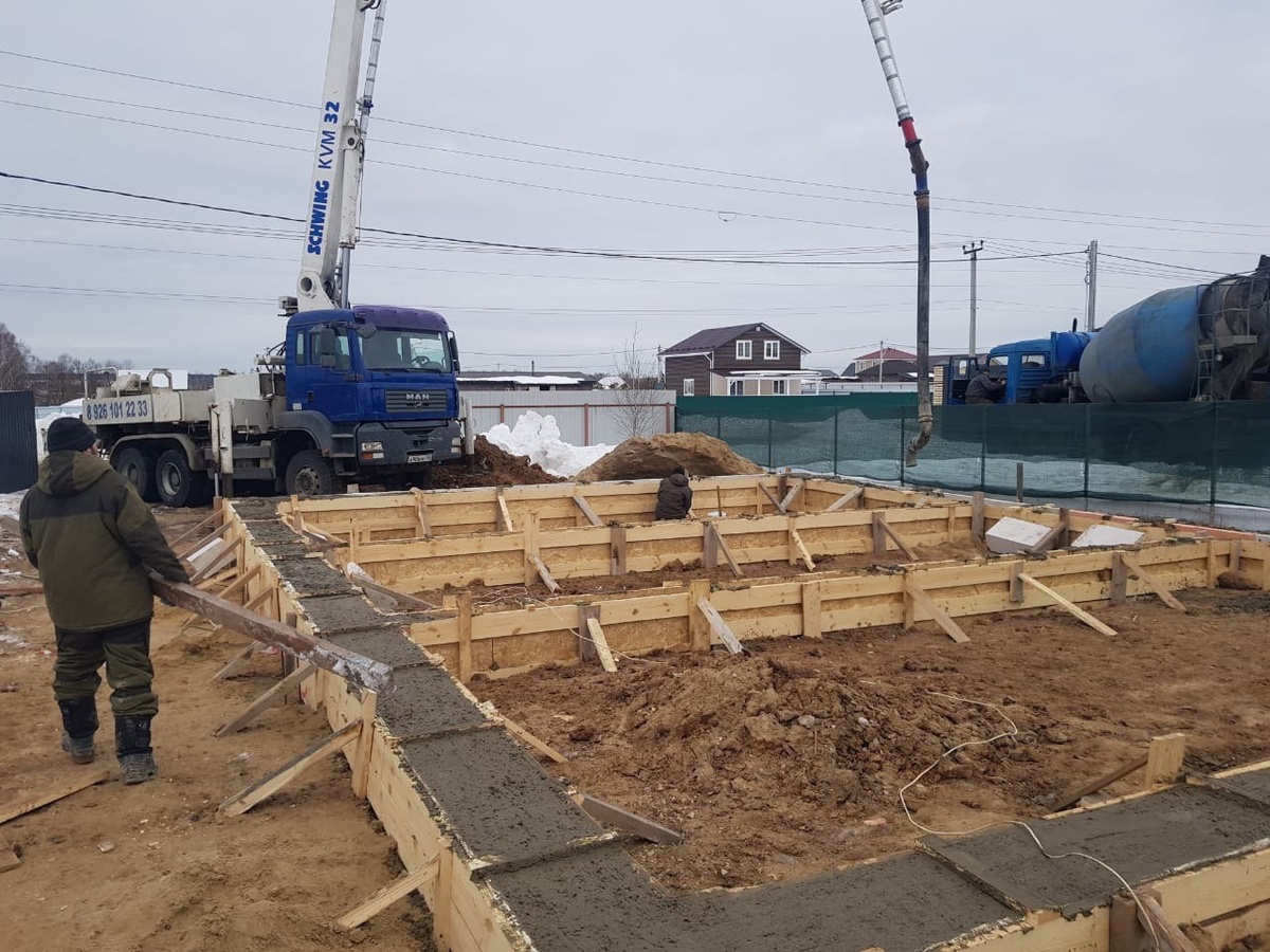 Если вы решили купить бетон в Чехове или другом городе, важно знать, какие факторы влияют на его качество. Пескобетон М-300 — это один из самых популярных строительных материалов, который используется в различных проектах. Ниже мы подробно рассмотрим основные критерии выбора материала.