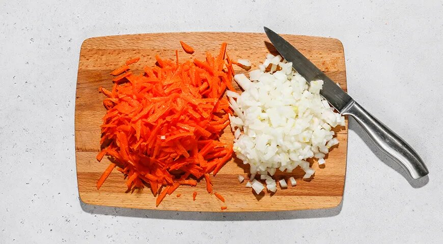   Рыбный суп из консервированной скумбрии (gastronom.ru)