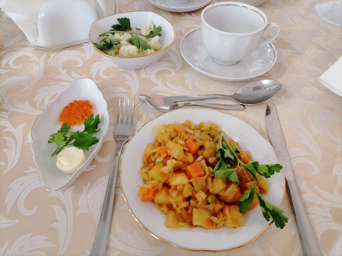 Это завтрак! Просто закуски. Ещё плюсом будет два основных блюда. 