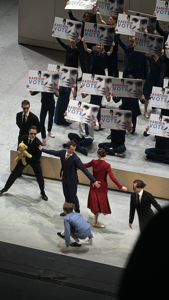 Анна Каренина — Светлана Захарова. Серёжа — Иван Сорокин. Каренин — Семён Чудин.