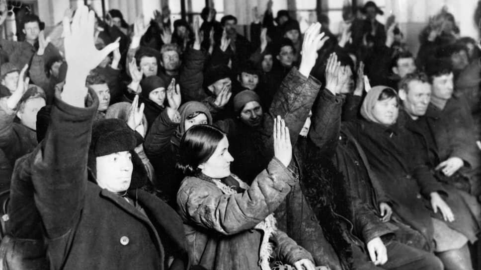 Прямое открытое голосование по спискам, предложенное Енукидзе, не могло помешать тайным недругам Сталина.📷Фото: Фотоархив журнала «Огонёк» / Коммерсантъ