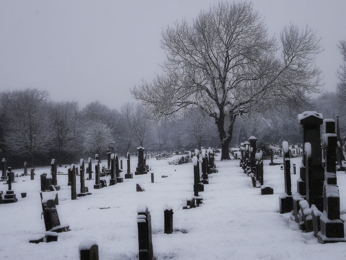 Кладбище зимой