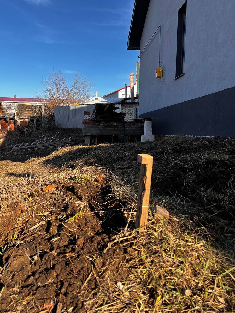 Поставили отметку от куда будем делать стенку.