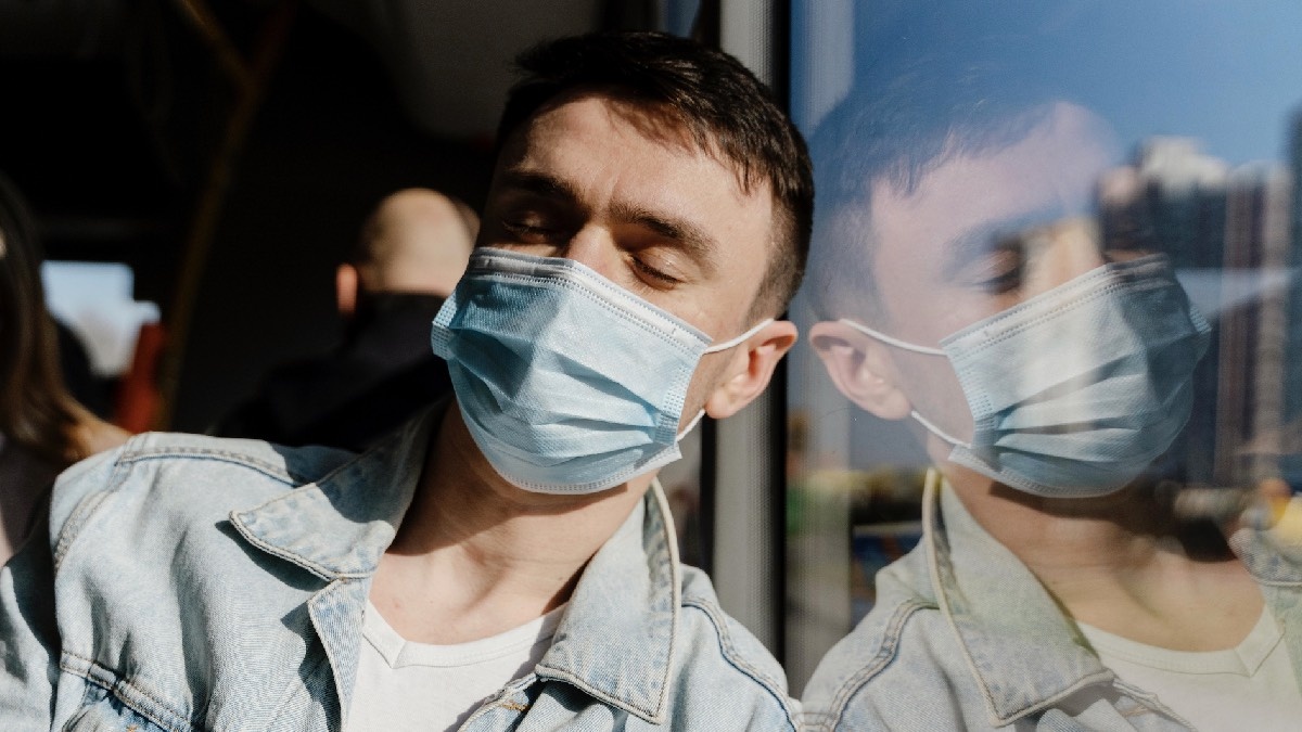    Специалисты призывают носить маски. Фото: Freepik