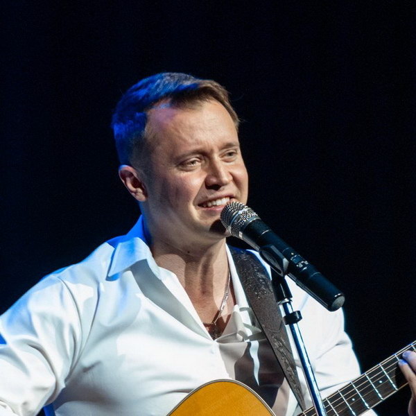     В кругу легенд: победитель шоу «Голос» Александр Волкодав отметил день рождения большим звёздным концертом