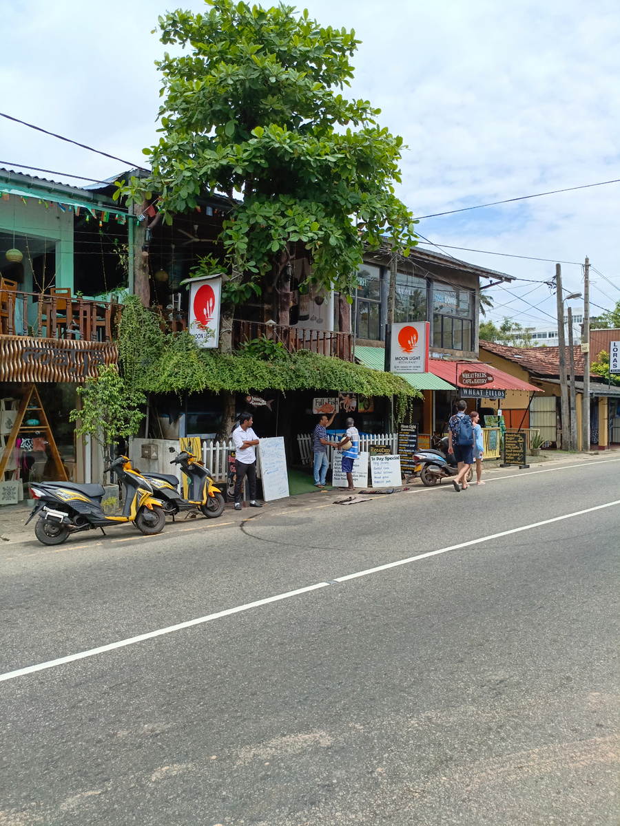 Вход в кафе