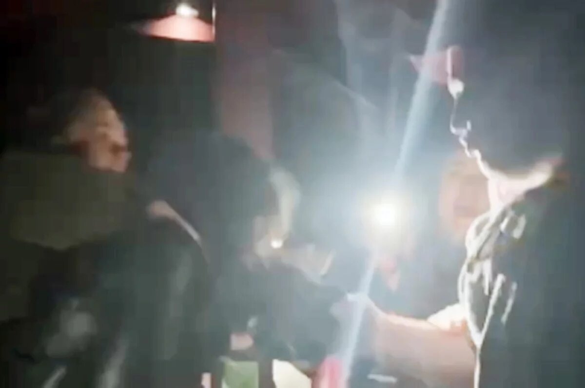    В Киеве мужчина избил девушку, которая слушала русскую музыку.