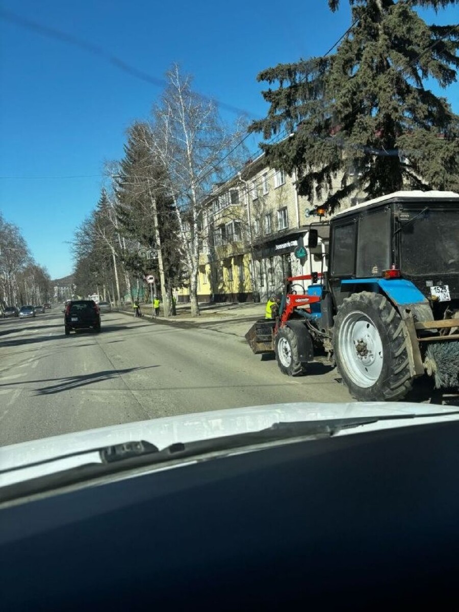    Переход на летнее содержание дорог в Горно-Алтайске. Источник: Телеграм-канал мэра Горно-Алтайска Ольги Сафроновой