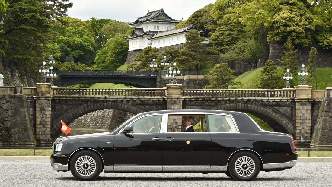     Imperial 1 — главный лимузин императора (и сам император)